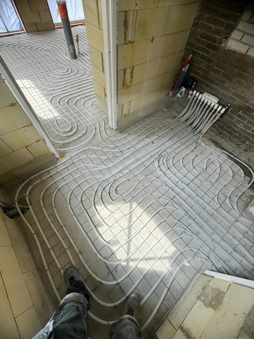 Vloerverwarming klaar voor dekvloer bij nieuwbouwproject