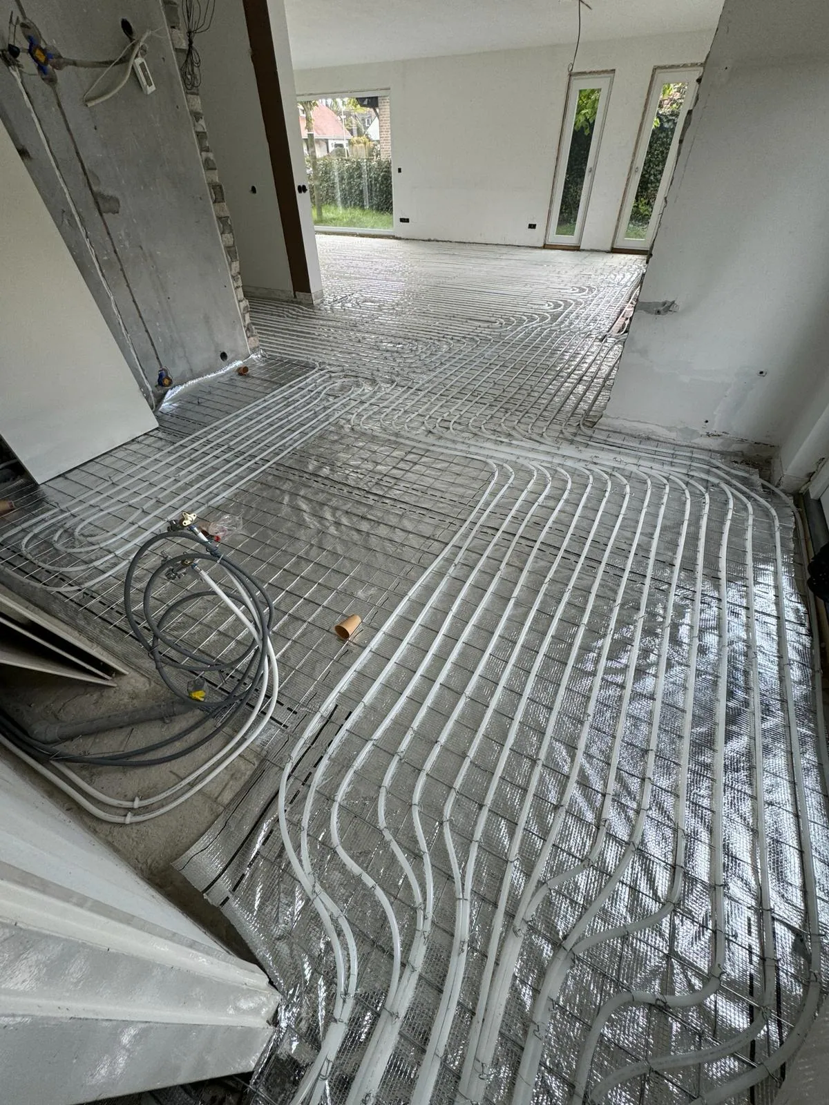 Isolatie en leidingen geïnstalleerd door Correct Vloerverwarming