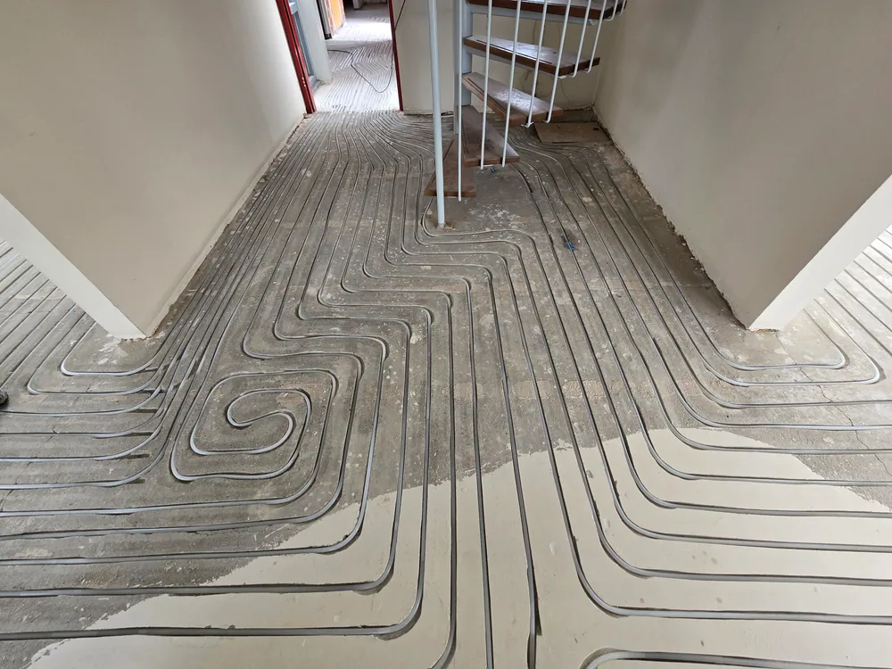 Vloerverwarming op geïsoleerde ondergrond bij renovatieproject